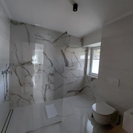 Apartma 47 *