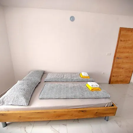 Apartment Apartma 47 *