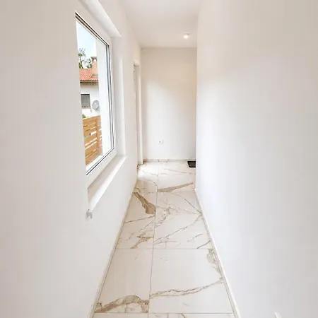 Apartma 47 *
